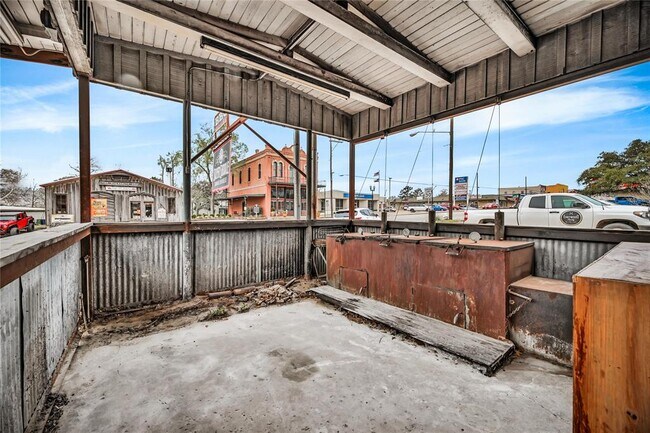 Building Photo - 312 E Main St