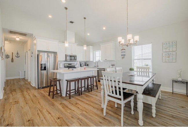 Building Photo - 25011 San Simeon Ct