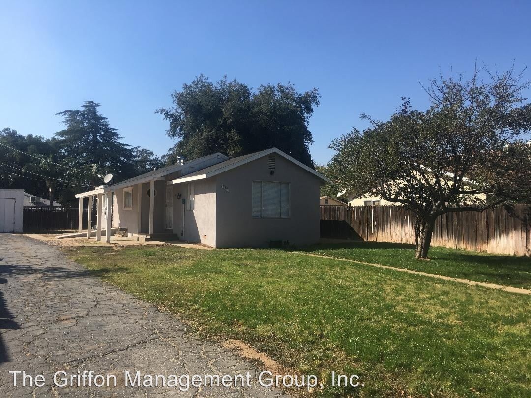 2 br, 1.5 bath House 837 Magnolia Avenue House Rental in Beaumont