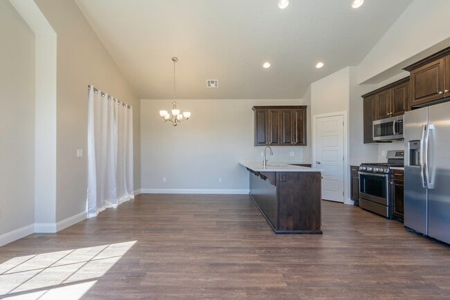 Building Photo - Modern 2018-Built Home with Main-Floor Primary Suite