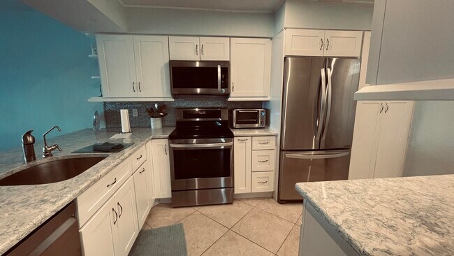 Building Photo - 6866 Huntington Ln