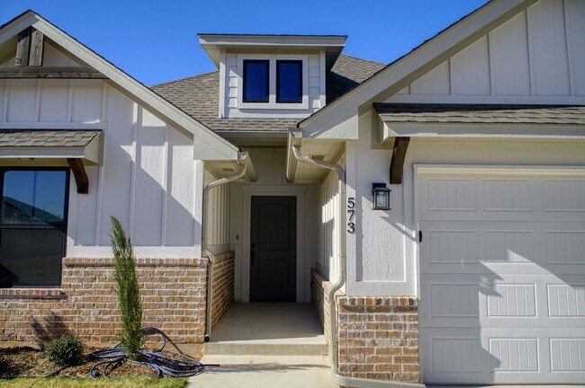 Foto del edificio - Brand New Home In Washington!