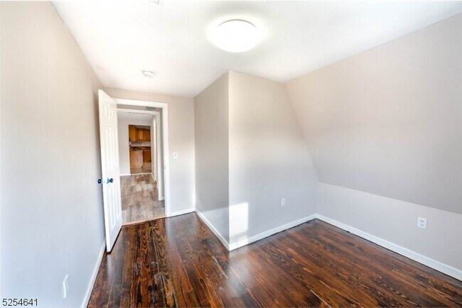 Building Photo - 541 N Grove St