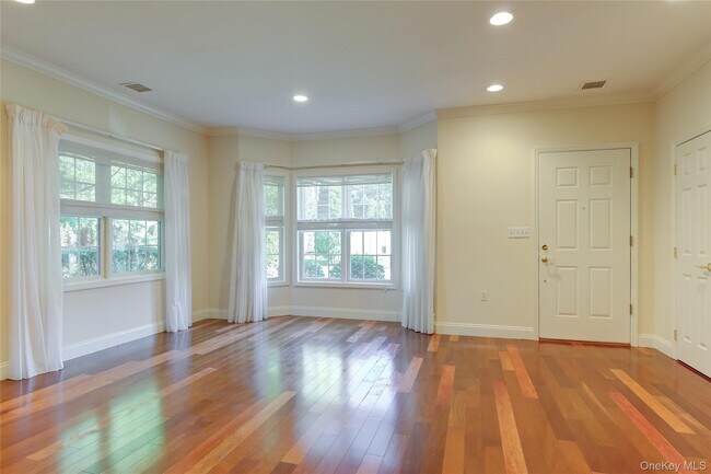 Building Photo - 115 Pond View Dr