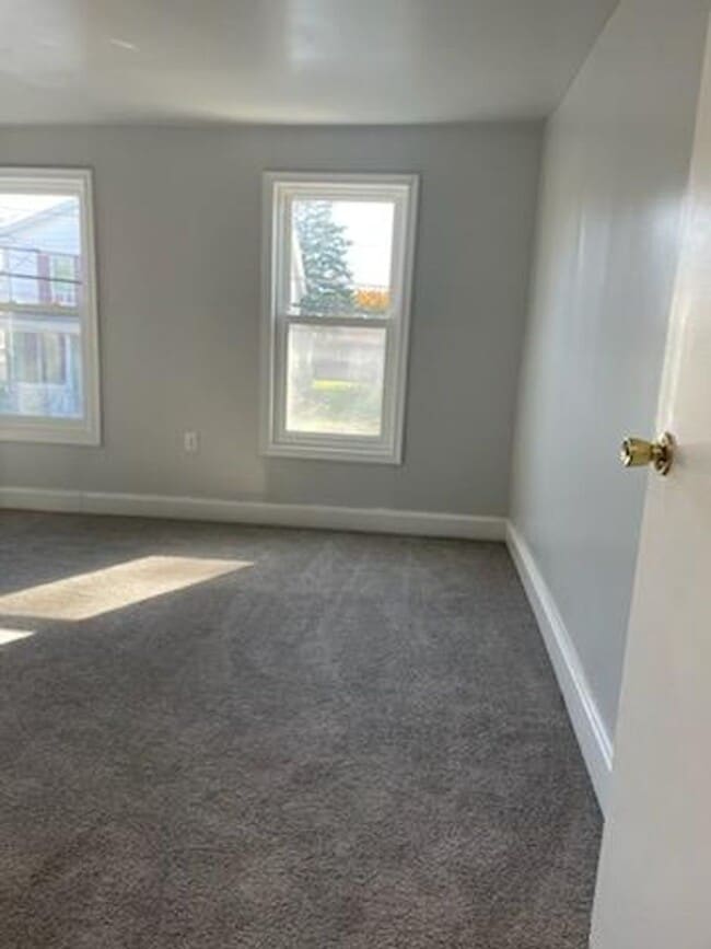 Building Photo - Charming & Updated 3-Bedroom Duplex with M...