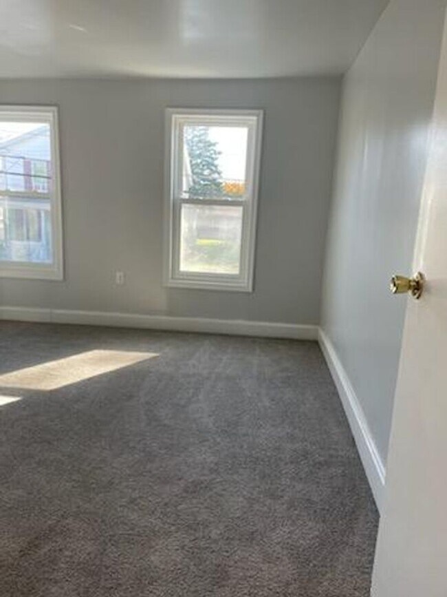 Foto del edificio - Charming & Updated 3-Bedroom Duplex with M...