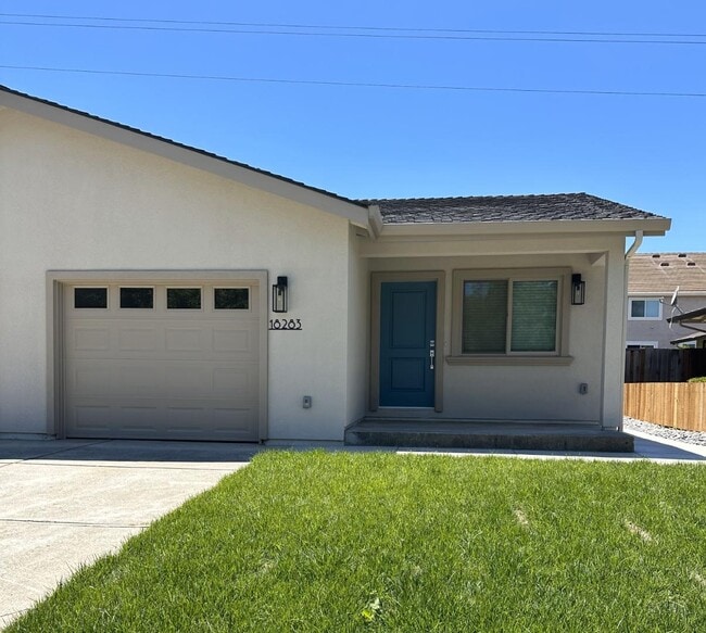 Building Photo - 18283 Carriage Dr