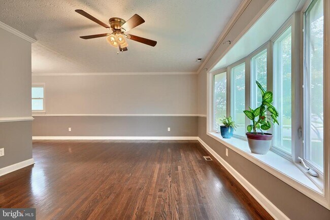 Building Photo - 362 Phirne Rd