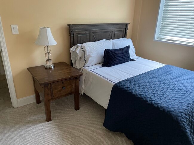 Building Photo - 2801 W Ardmore Ave