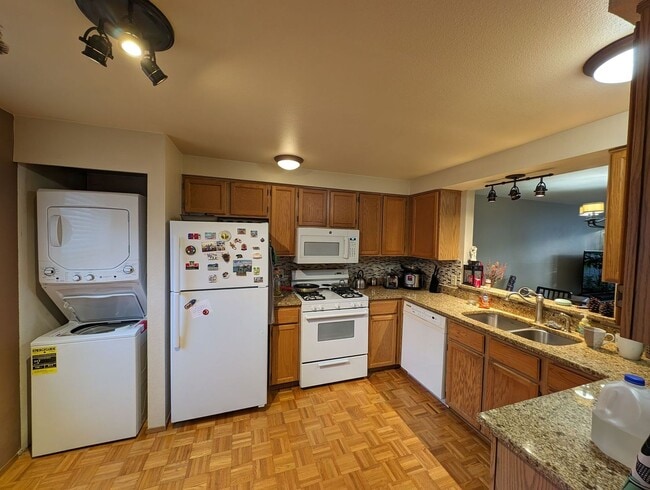 Building Photo - Great TownHome For Rent