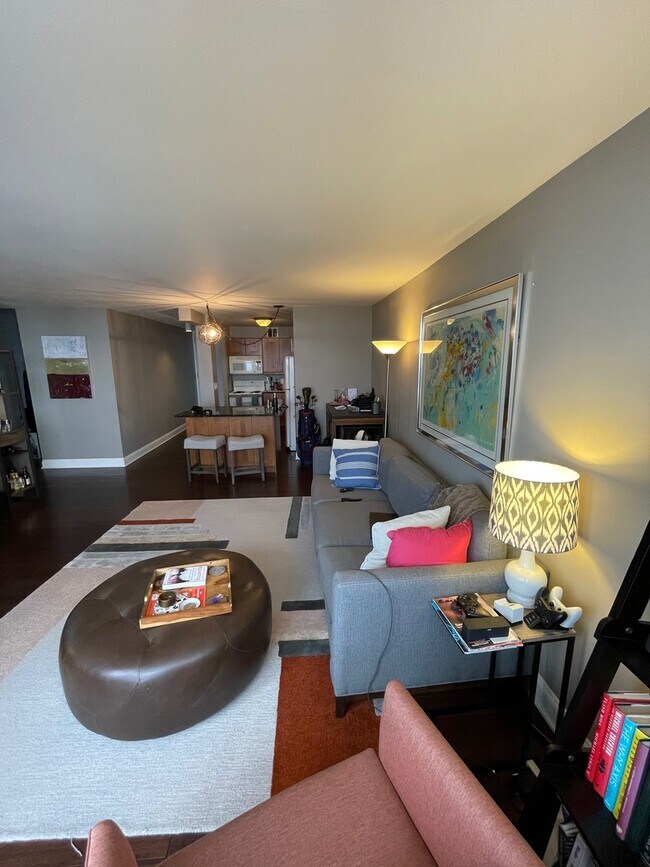 Foto del edificio - 2650 N Lakeview Ave