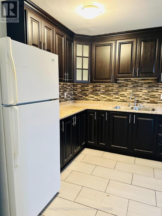 Building Photo - 1605 Albion Rd