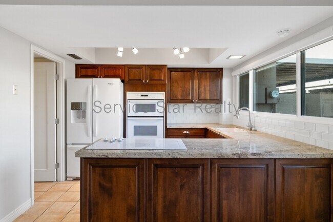 Building Photo - 8476 E Chaparral Rd