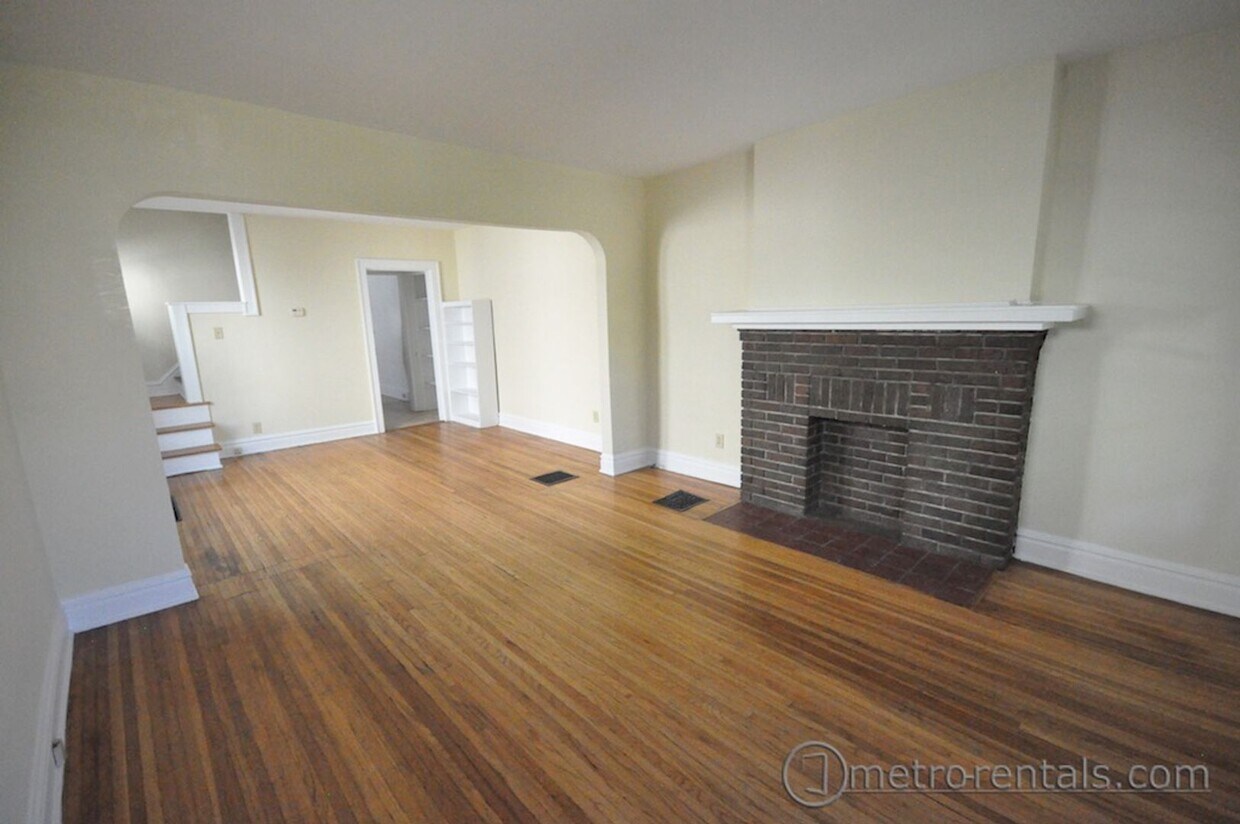 Primary Photo - 2682-2684 Hibbert Avenue