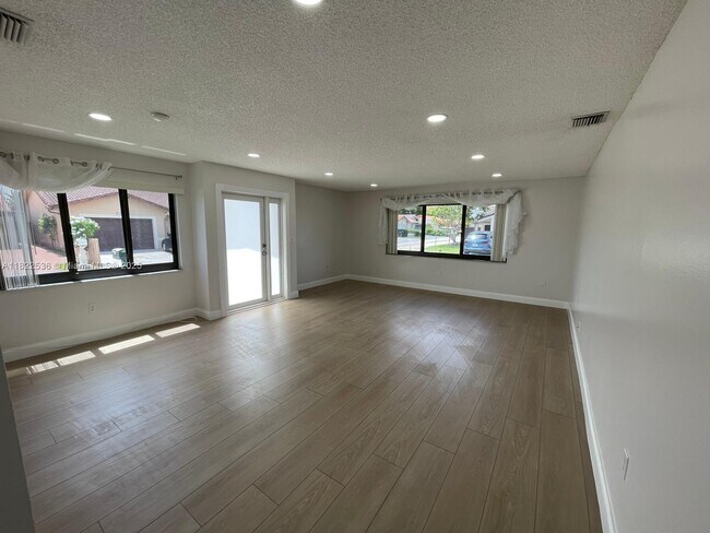 Building Photo - 1727 SW 136th Pl