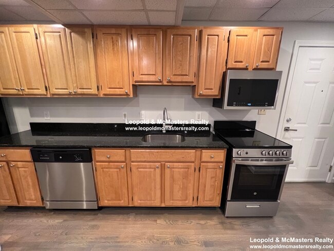 Building Photo - 67 Park Dr