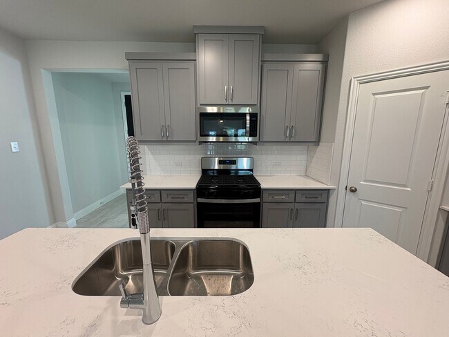 Building Photo - Amazing Lagoon Style Community!