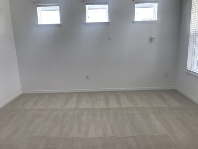 Building Photo - 5 Bedroom in Westside Village at Heart of ...