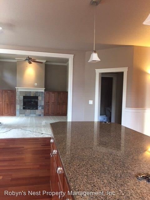 Building Photo - 5497 Willow Ct