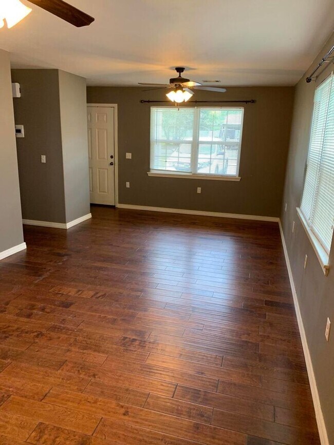 Foto del edificio - Come take a look at this cute 3 bedroom 1....