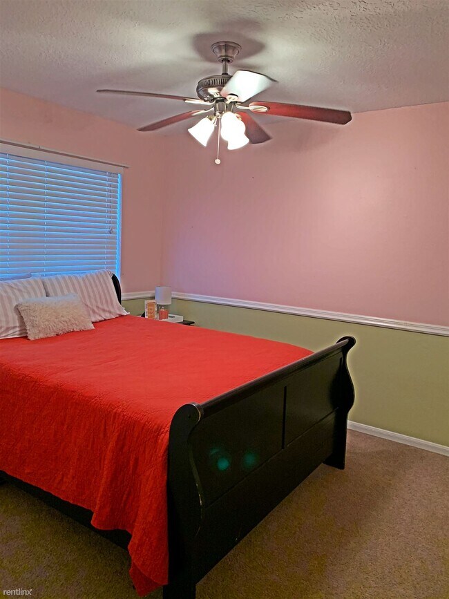 Building Photo - 4 br, 2.5 bath House - 8910 Cher Court