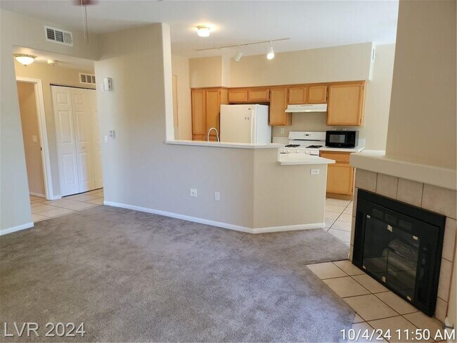 Foto del edificio - SILVERADO RANCH 1ST FLOOR UNIT WITH ACCESS...