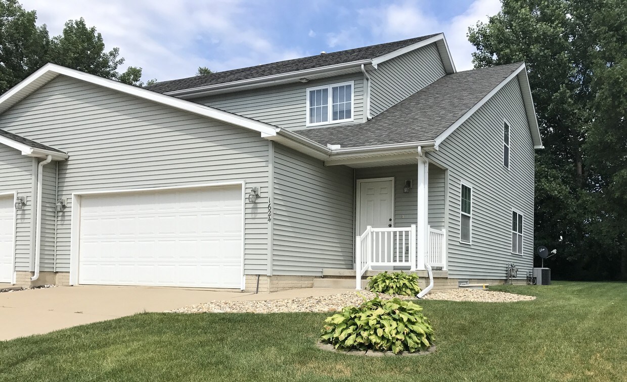1622 W Geneva Rd, Peoria, IL 61615 Townhome Rentals in Peoria IL