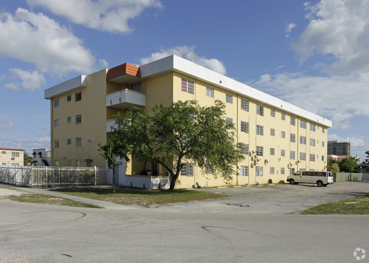 Building Photo - Biscayne Tower Apartments