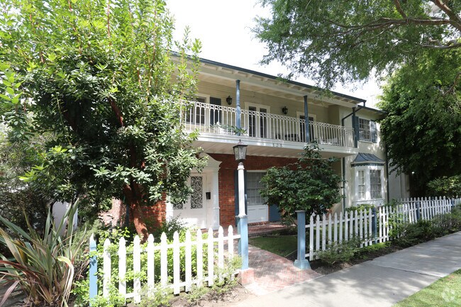 Building Photo - 125 S Crescent Dr