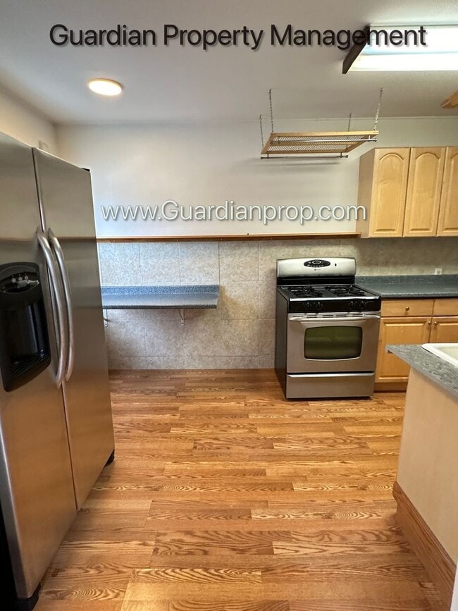Building Photo - Linden Hills Upper Level Duplex, Sunroom, In Unit Laundry, Dishwasher, Garage Space Included