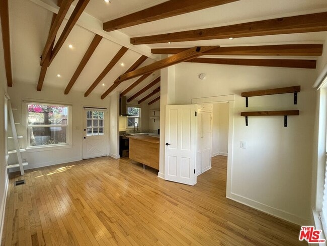 Foto del edificio - 6853 1/2 W Alta Loma Terrace