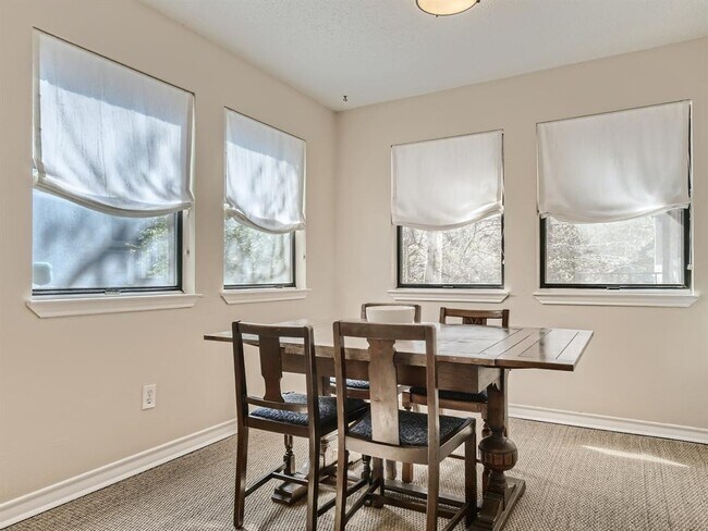 Foto del edificio - 1404 Norwalk Ln