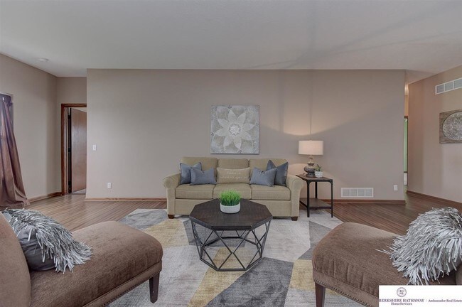 Foto del edificio - 5 bedroom in Omaha NE 68136