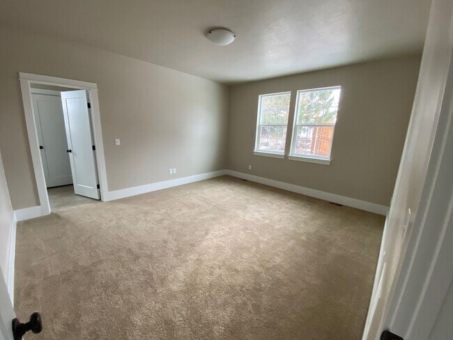 Foto del edificio - Beautiful 3-Bed, 2-Bath Home in The Arbors Subdivision