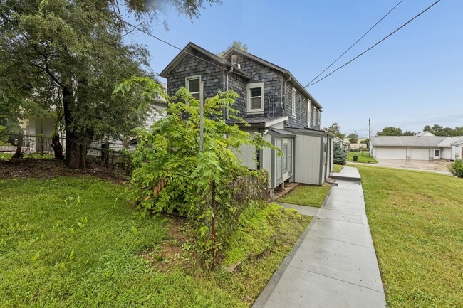 Building Photo - 511 Poppleton Ave