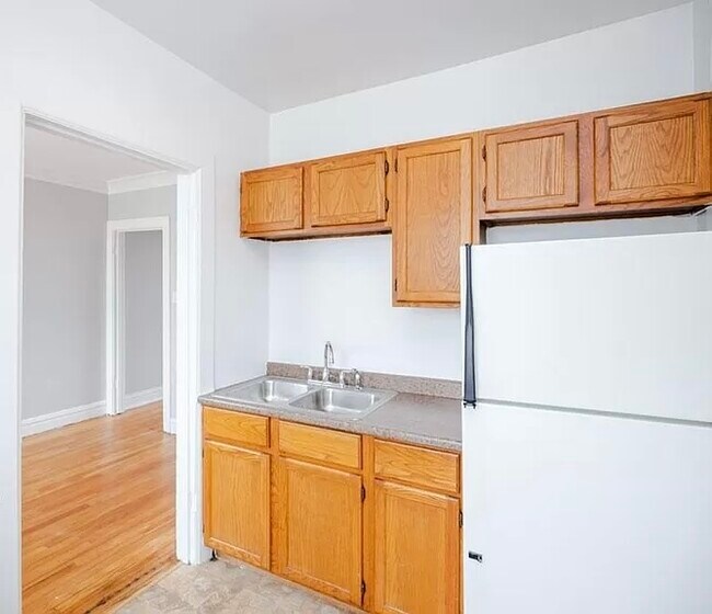 Building Photo - 5910 W 26th St