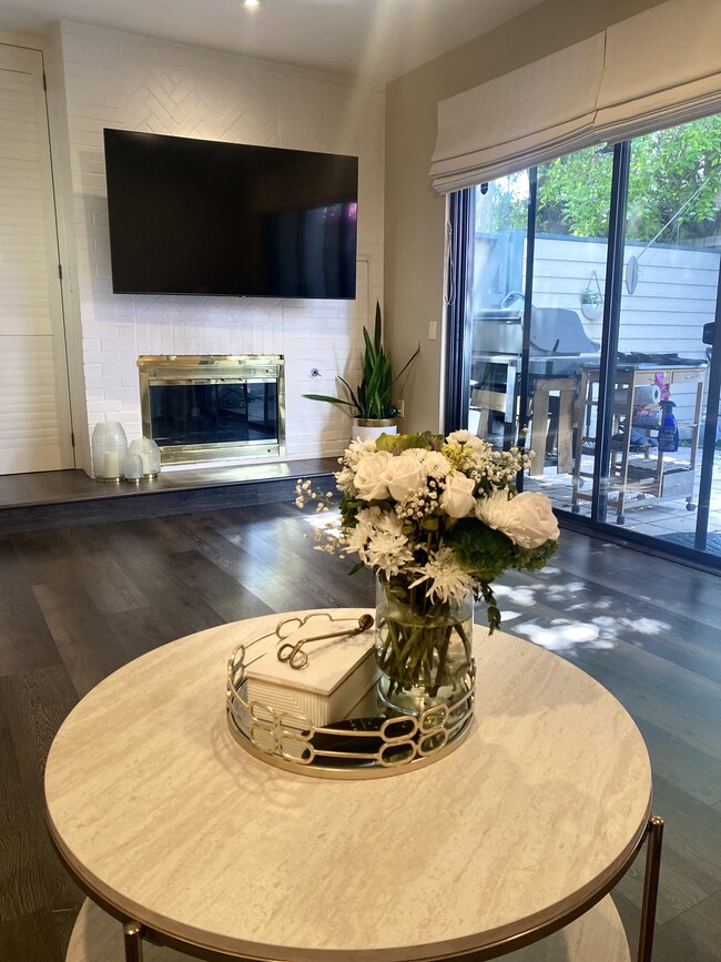 Living room - 18838 Hatteras St