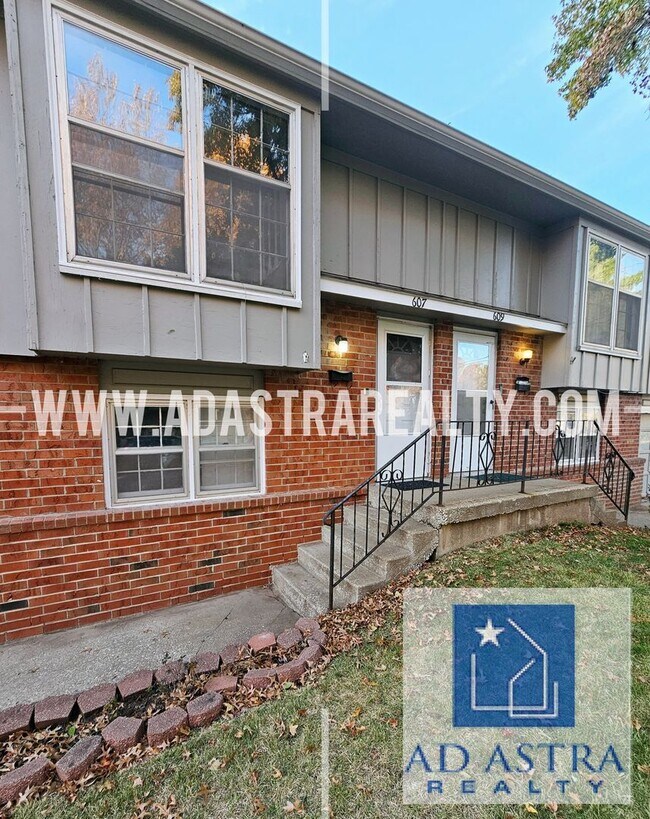Building Photo - Nice 2 Bedroom Duplex in North Olathe-Avai...