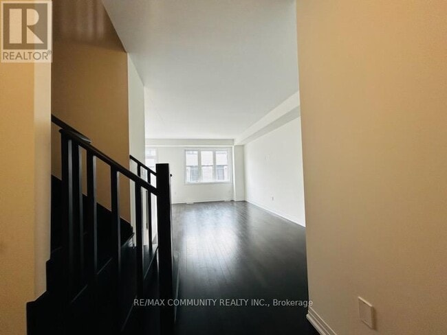 Building Photo - 105 Selection Hts