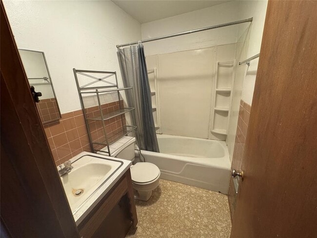 Foto del edificio - 1303 Meadow Ln