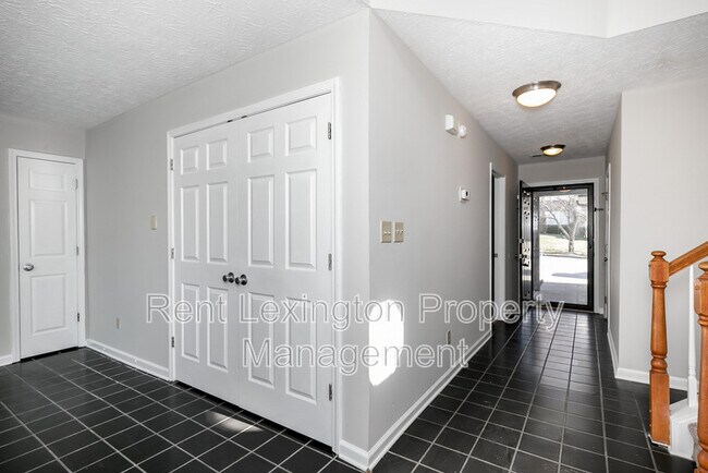 Foto del edificio - 568 Rhodora Ridge