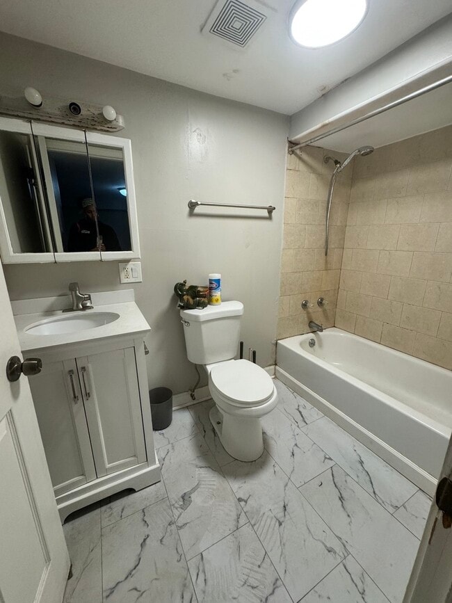 Foto del edificio - 3823 N Whipple St