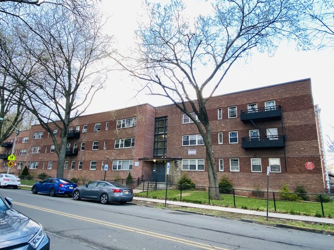 Foto del edificio - 68 Elmwood Ave