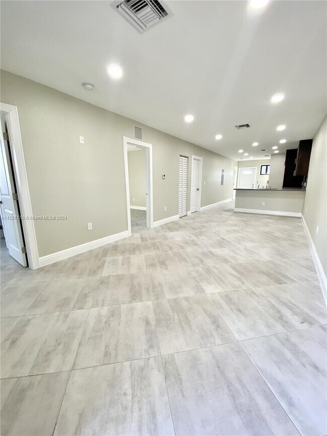 Foto del edificio - 1528 NW 71st St
