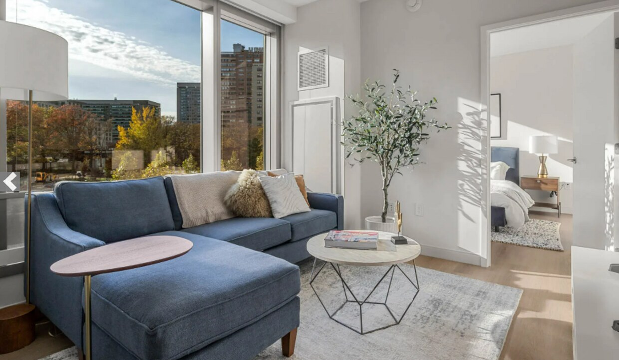 Building Photo - Charming 2 Bedroom