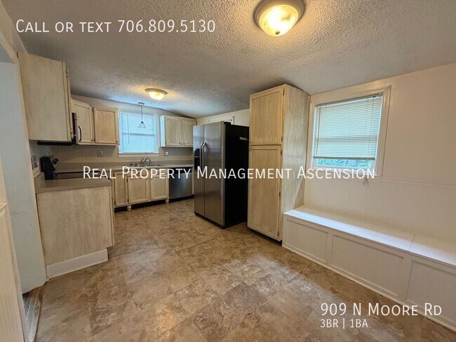 Foto del edificio - 909 N Moore Rd