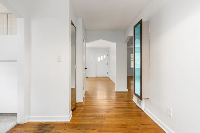 Building Photo - 208 Deland Ave