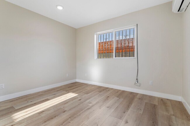 Foto del edificio - 1173 W 29th St