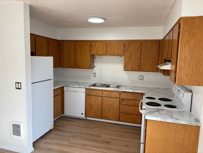 Building Photo - 200-204 NE 7th St