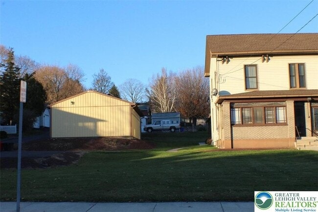 Building Photo - 210 Mauch Chunk St